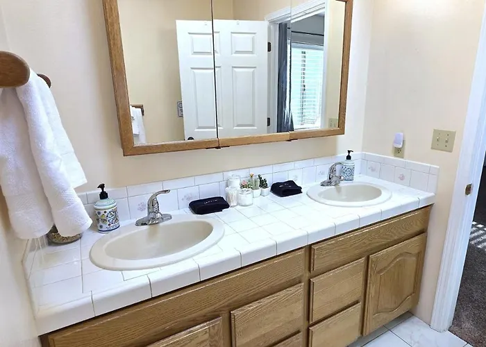 Dom wakacyjny Hot Tub, Pool Table, Swing Sets, Theater, Kayaks Page