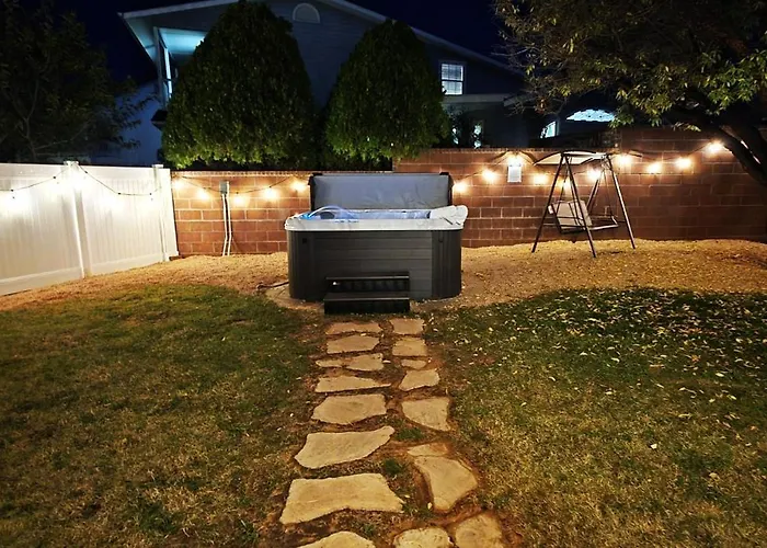 Dom wakacyjny Hot Tub, Pool Table, Swing Sets, Theater, Kayaks Page