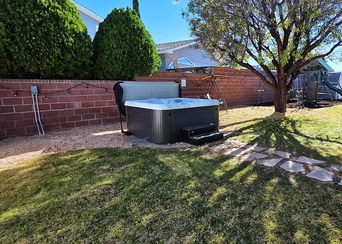 Dom wakacyjny Hot Tub, Pool Table, Swing Sets, Theater, Kayaks Page